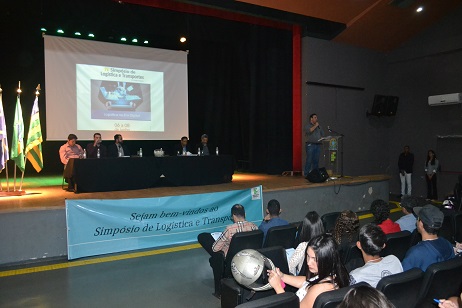 Mesa diretiva na abertura do IV Simpósio de Logística e Transportes